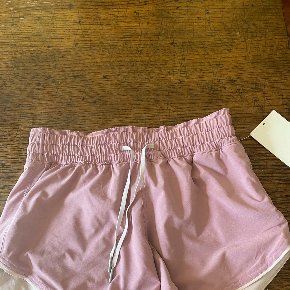 Lululemon choose a side short size 4, new.
